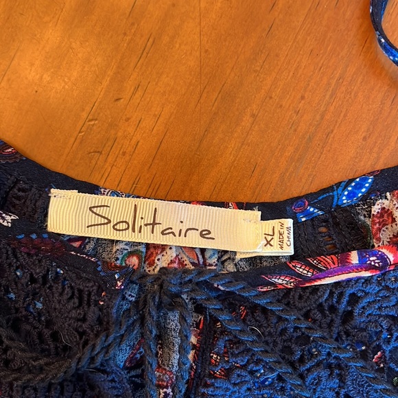 Solitaire women’s floral top - Picture 3 of 3